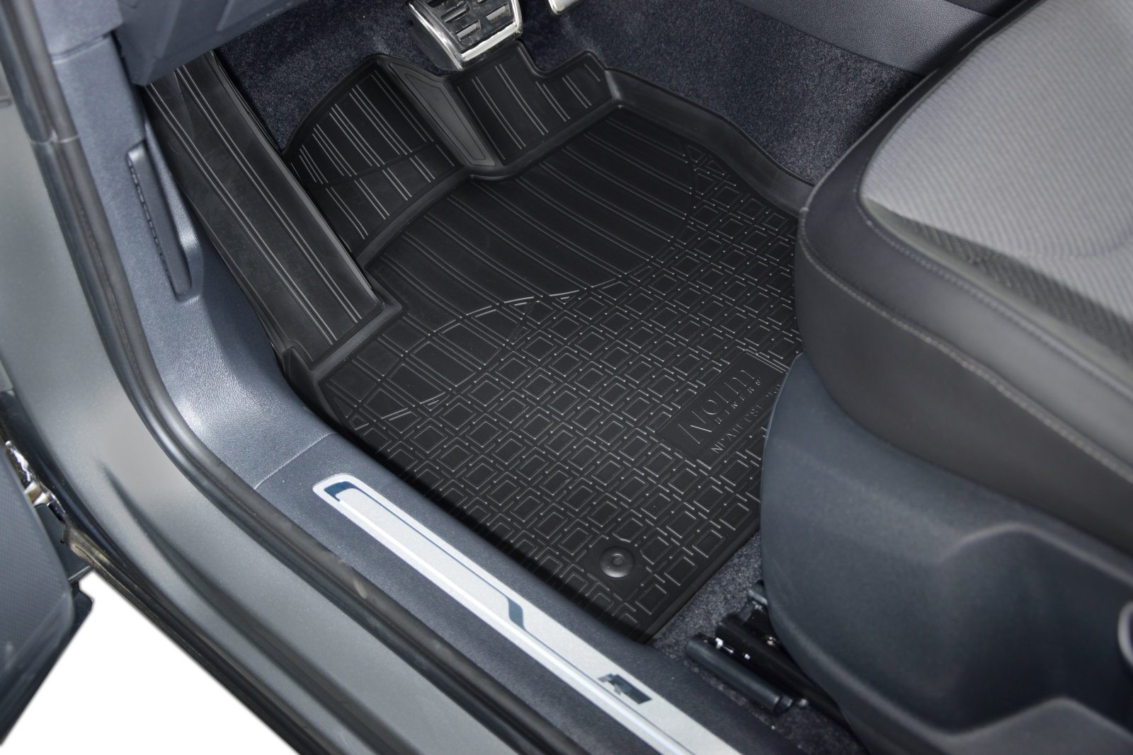 Gumijaste preproge NORM z dvignjenim robom za VW Tiguan 2016-2024 Allspace